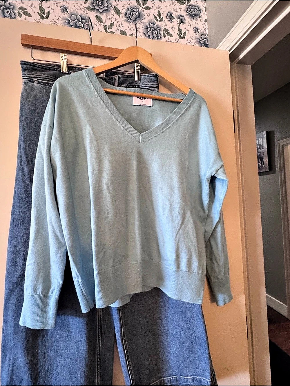 Old Navy SoSoft Lite Loose V-Neck Sweater Blue Medium